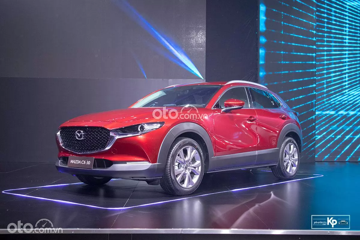 Người lớn tuổi ngồi xe Mazda: Cách chỉnh ghế và tiện ích để không bị mỏi