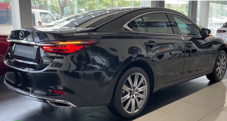 Làm sao để biết showroom Mazda Bắc Giang đang có sẵn xe và màu bạn cần?