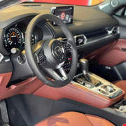 Mazda CX-8 và Hyundai Santa Fe: So sánh cách bố trí ghế và khoang hành lý